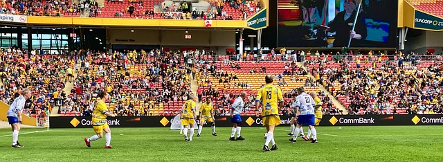 卡西：诺伊尔是历史最佳门将之一；建议他只要喜.